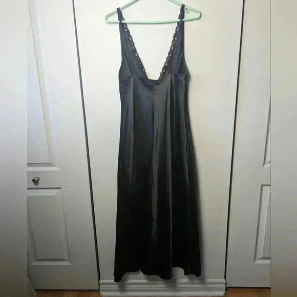 LA SENZA Sexy Night Dress size medium Glossy black color sexy low-necked - Picture 5 of 8